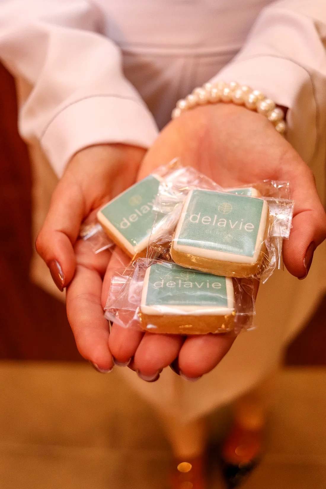 Biscoitos com a marca Delavie, um mimo de boas-vindas